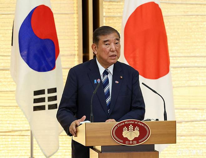 이재명 대통령이 23일 일본 도쿄 나가타초 총리관저에서 이시바 시게루 총리와 함께 한-일 공동언론발표를 하고 있다. 송은석 기자 silverstone@donga.com