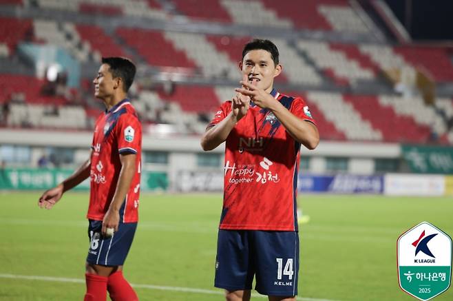 이동경의 골 세리머니.&nbsp; &nbsp; 사진=프로축구연맹 제공&nbsp;