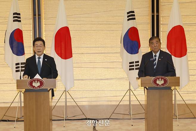 이재명 대통령이 23일 일본 도쿄 총리관저에 이시바 시게루 일본 총리와 한·일 정상회담을 마치고 공동 언론 발표에서 발언하고 있다. 김창길 기자