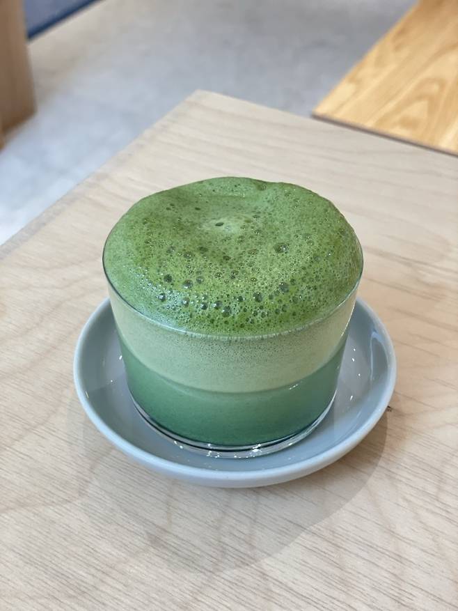 Matcha cappuccino at Korz (Hong Yoo/The Korea Herald)