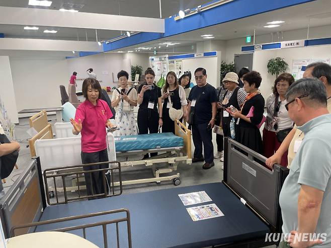 충남도립대학교 자치행정학과는 지난 18일부터 21일까지 일본 오사카‧고베 일원에서 ‘해외 행정‧사회복지시설 탐방’을 실시했다.&nbsp;