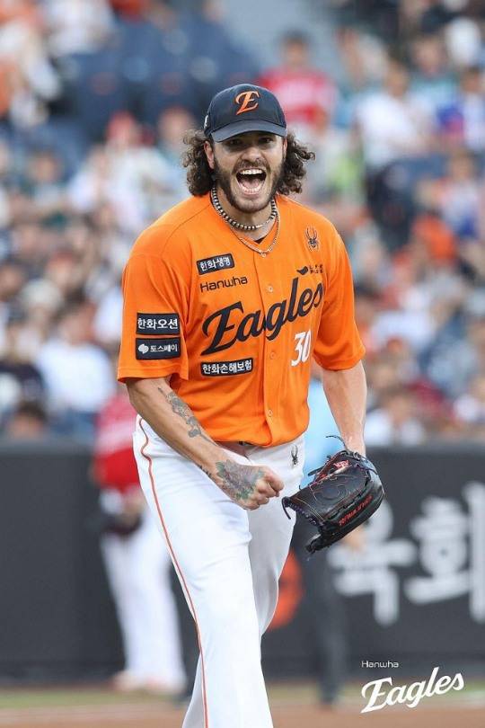 한화 선발 폰세, 7이닝 무실점 9삼진으로 완벽한 투구