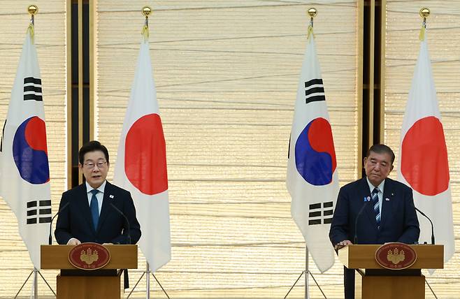 이재명 대통령이 오늘(23일) 일본 도쿄 총리 관저에서 열린 한일 정상 공동 언론 발표에서 발언하고 있다.