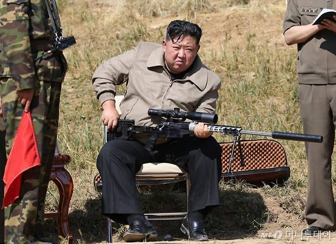 김정은 북한 노동당 총비서 겸 국무위원장이 지난해 특수작전부대를 시찰한 모습. / 사진=뉴스1(노동신문)