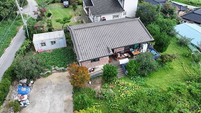 경기도 안성시 발화동에 소재한 전원주택이 감정평가의 50%까지 떨어진 2억6000만원대에 오는 9월 경매 시장에 나온다. 이건욱 PD