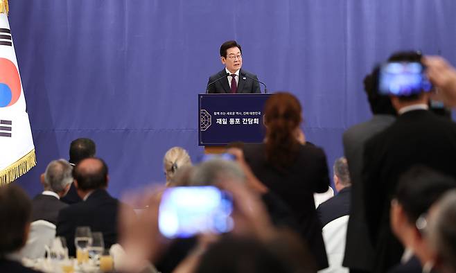 이재명 대통령이 23일 일본 도쿄의 한 호텔에서 열린 재일동포 오찬 간담회에 참석해 발언하고 있다. 연합뉴스