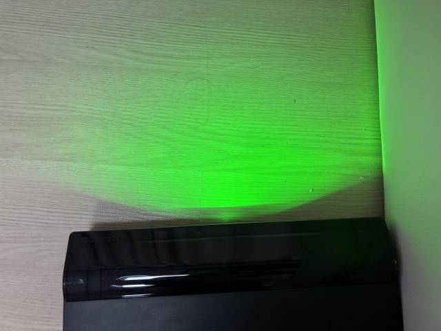 ‘H60 허브 울트라’가 자동으로 먼지를 빨아들인 전후 모습. 사진=김예솔 기자