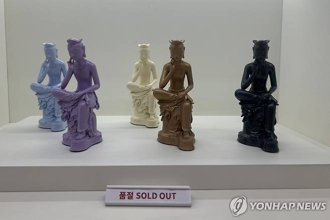 인기 '뮷즈'는 모두 품절 (서울=연합뉴스) 이승연 기자 = 지난 20일 서울 용산구 국립중앙박물관 기념품 매장에 품절된 인기상품들이 진열돼있다. 2025.8.23