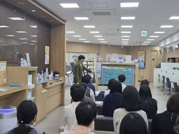 평택교육지원청이 추진 중인 직장으로 찾아가는 학교폭력예방 교육.
