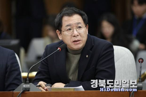 이상휘 의원이 원내대책회의에서 국민의힘 미디어특별위원회 위원장으로 발언하고 있다.