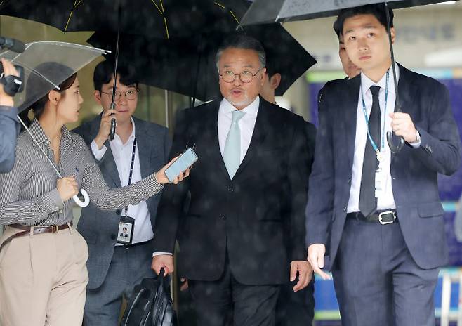 이일준 삼부토건 회장이 지난달 17일 오후 서울 서초구 서울중앙지방법원에서 열린 구속 전 피의자 심문에 출석한 뒤 법원을 나서고 있다. (사진=뉴시스)