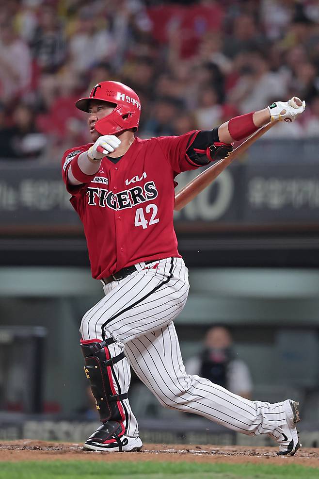 KIA 김태군이 22일 광주-기아 챔피언스 필드에서 열린 2025 KBO리그 정규시즌 LG전에서 스윙을 하고 있다. 사진 | KIA 타이거즈