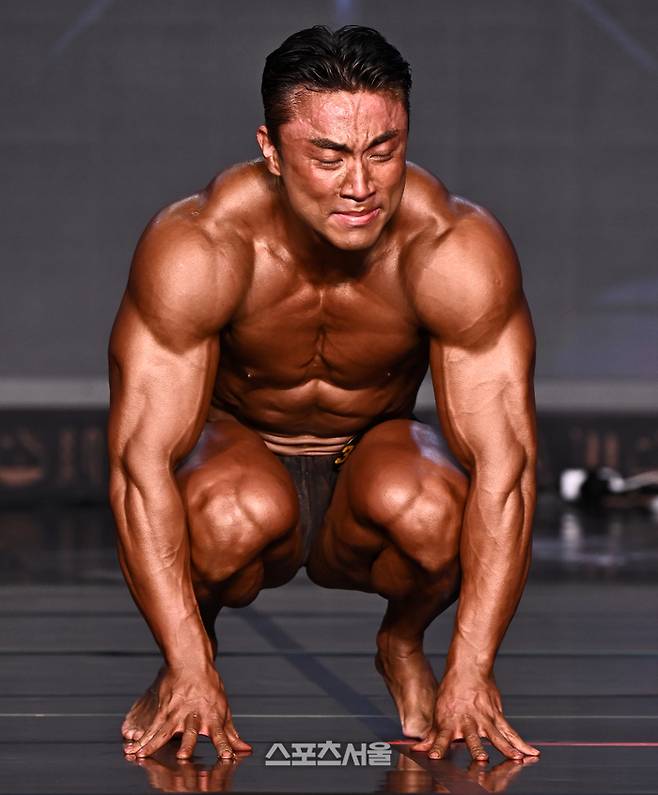 이준성이 그랑프리 호명에 관객들에게 절을 하며 감격스런 모습을 보이고 있다. 이주상기자 rainbow@sportsseoul.com