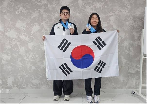 제16회 아시아사격선수권 공기소총 혼성 일반부에서 동메달을 따낸 박하준(왼쪽) 권은지. 사진 | 대한사격연맹