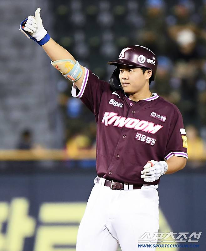 10일 서울 잠실구장에서 열린 키움-LG전. 8회초 무사 어준서가 2루타를 친 후 기뻐하고 있다. 잠실=정재근 기자 cjg@sportschosun.com/2025.7.10/