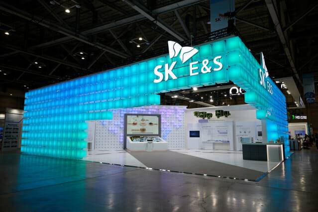 지난해 9월 4일부터 6일까지 부산 벡스코(BEXCO)에서 열린 '2024 기후산업국제박람회(WCE)’  SK E&S 전시관 전경.
