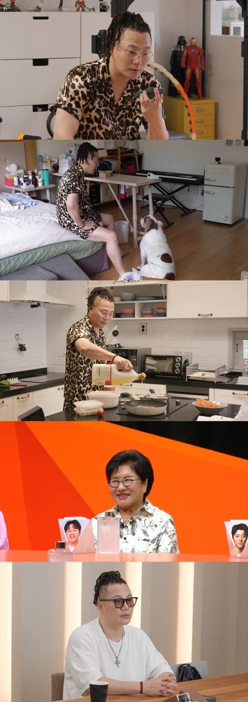 가수 윤민수가 ‘미운 우리 새끼’(미우새)에 새로운 멤버로 합류해 이혼 후의 일상을 최초 공개했다. 스튜디오에 등장한 윤민수의 어머니는 아들의 이혼 소식을 기사로 접했다고 밝혀 모두를 놀라게 했다. 윤민수는 "이혼은 했지만 전처와 아직 한집에 살고 있다"고 충격 고백하며, 함께 살 수밖에 없는 특별한 사연과 집 구조를 공개했다. 이혼 사실을 아들 윤후에게 처음 이야기했던 순간의 심경도 털어놓았다. 이혼 후에도 한집에 사는 두 사람의 독특한 소통 방식에 스튜디오는 혼란에 빠졌다.