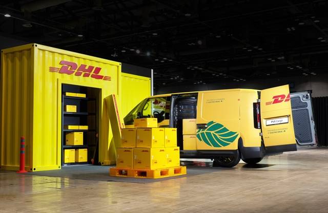 기아가 물류회사 DHL코리아와 협력해 PV5 DHL 버전 물류 특화 차량을 선보였다. 기아 제공