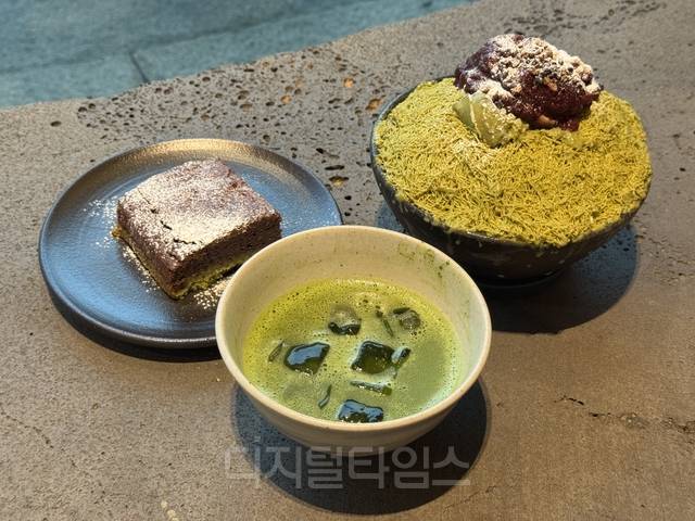 남양주에 위치한 카페 ‘녹화’의 말차 브라우니, 말차, 말차빙수. 정래연 기자