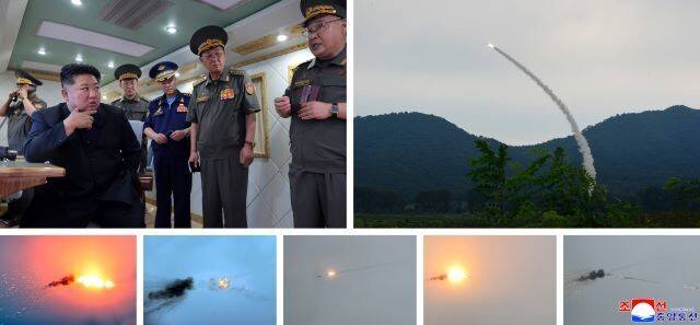 김정은 조선노동당 총비서 겸 국무위원장이 23일 미사일총국이 진행한, 개량된 신형 반항공 미사일의 ‘전투 성능 검열 사격’을 참관했다고 24일 조선중앙통신이 보도했다. 조선중앙통신 연합뉴스