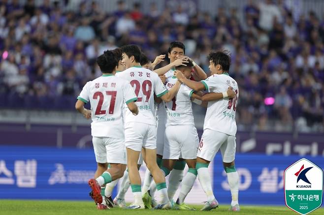 대전 선수들이 주앙 빅토르의 득점 후 기뻐하는 모습. 사진=프로축구연맹