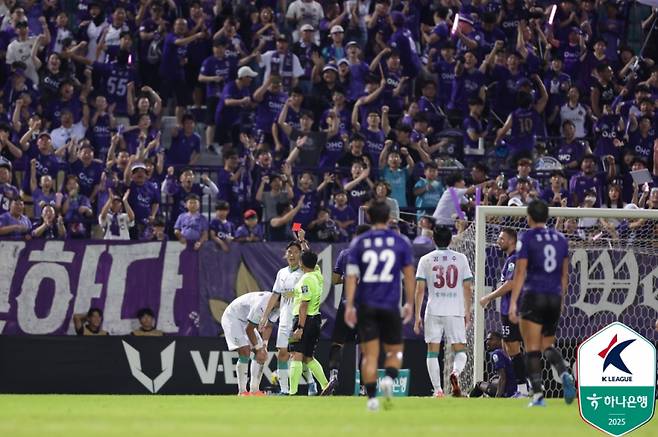 대전 하창래가 안양전에서 경고 누적으로 퇴장당했다. 사진=프로축구연맹