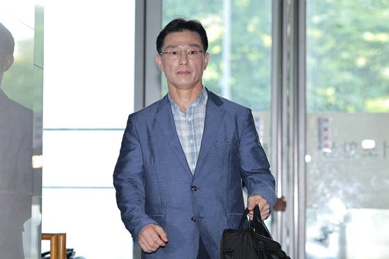 임성근 전 해병대 1사단장이 지난 19일 오전 포렌식 참관을 위해 서울 서초구 순직해병 특검팀(이명현 특별검사) 사무실을 찾고 있다. 뉴스1