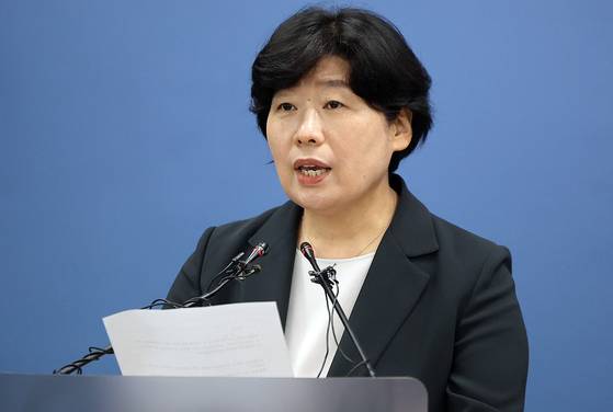 12·3 비상계엄' 관련 내란·외환 사건을 수사하는 내란 특검팀 박지영 특검보가 24일 오후 서울 서초구 서울고검에 마련된 사무실에서 정례 브리핑을 하고 있다. 뉴스1