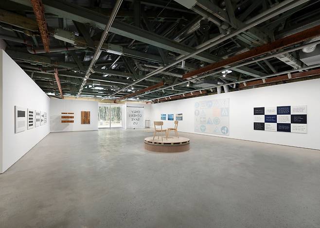 Installation view of "Twelve Questions" at Kukje Gallery in Busan (Kukje Gallery)