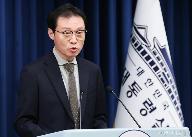 (서울=뉴스1) 허경 기자 = 이규연 홍보소통수석이 21일 서울 용산 대통령실 청사에서 대통령 주재 수석보좌관 회의 관련 브리핑을 하고 있다. 2025.8.21/뉴스1  Copyright (C) 뉴스1. All rights reserved. 무단 전재 및 재배포,  AI학습 이용 금지. /사진=(서울=뉴스1) 허경 기자