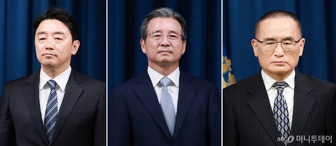 [서울=뉴시스] 고범준 기자 = 6일 이재명 대통령이 초대 대통령실 정책실장에 김용범(가운데) 전 기획재정부 1차관을 임명했다. 지난 4일에는 강훈식(왼쪽) 대통령비서실장, 위성락 국가안보실장 임명까지 3실장 인선을 완료했다. 2025.06.06. bjko@newsis.com /사진=고범준