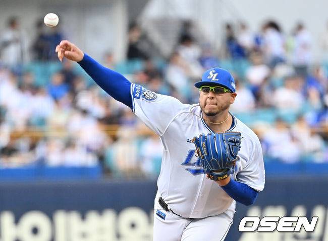 [OSEN=대구, 이석우 기자] 13일 대구삼성라이온즈파크에서 2025 신한 SOL 뱅크 KBO 리그 삼성 라이온즈와 KIA 타이거즈의 경기가 열렸다. 홈팀 삼성은 후라도가, 방문팀 KIA는 올러가 선발 출전했다. 삼성 라이온즈 선발 투수 후라도가 역투하고 있다. 2025.08.13 / foto0307@osen.co.kr