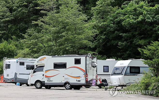 폭염과 열대야에 대관령으로 몰려든 캠핑카 [연합뉴스 자료사진]※해당 기사와 관련 없습니다.