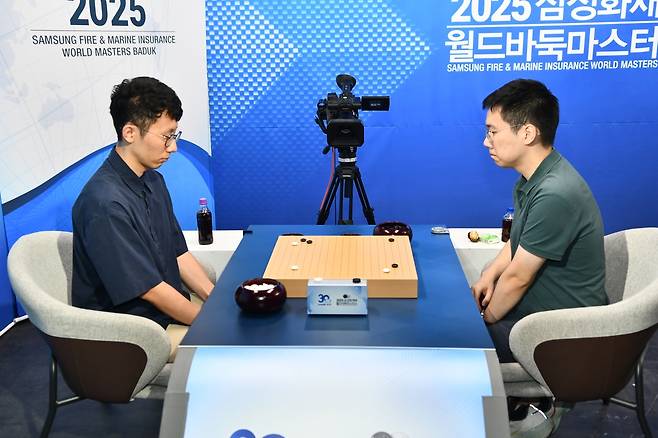 박상진(왼쪽) 9단이 중국의 강호 자오천위 9단에게 반집승을 거뒀다. [한국기원 제공. 재판매 및 DB 금지]