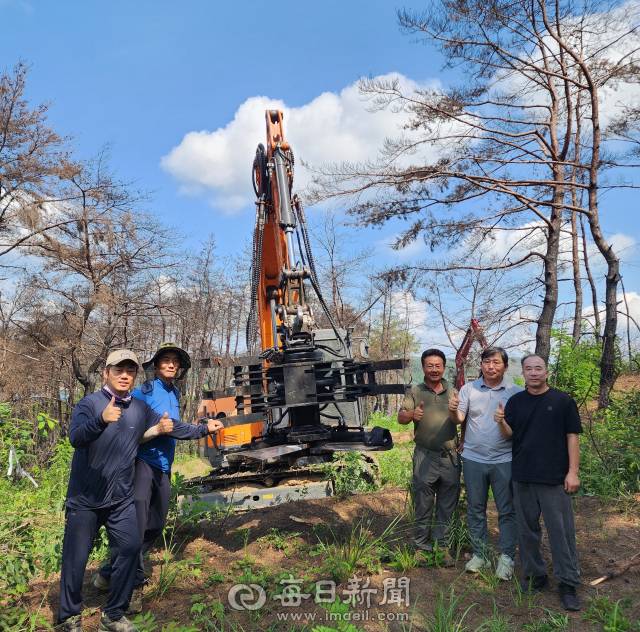 한국원목생산협회 회원들이 트리펠러를 이용해 안전하고 신속하게 벌목작업을 진행하고 있다. 전종훈 기자