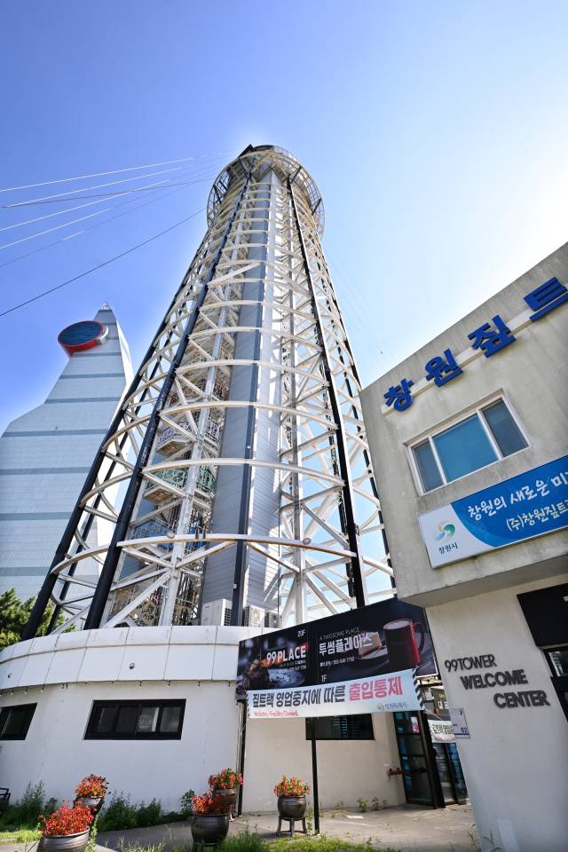 3년째 출입이 통제되고 있는 진해해양공원 집트랙./전강용 기자/