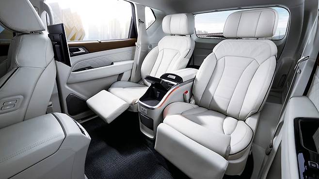 KGM 렉스턴 뉴 아레나 실내