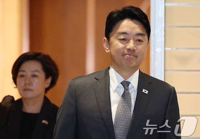 강훈식 대통령비서실 비서실장이 24일 오전 인천공항에서 한미정상회담을 위해 출국하고 있다. 2025.8.24/뉴스1 ⓒ News1 김명섭 기자