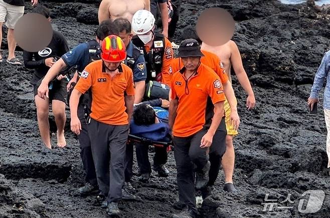 지난 24일 제주시 조천읍 신흥리 앞바다에서 40대 남성이 스노쿨링을 하다 익수하는 사고가 발생했다.(제주도소방안전본부 제공. 재판매 및 DB 금지)