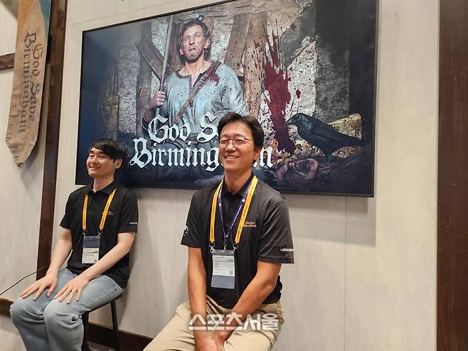 오션드리아브 스튜디오 차현성 디렉터(왼쪽)와 김희재 대표가 게임스컴 2025 현장에서 인터뷰를 하고 있다. 쾰른=김민규 기자 kmg@sportsseoul.com