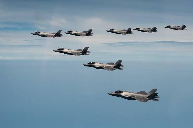 지난해 10월 31일 한미 F-35 전투기 편대가 연합 공격편대군 훈련을 하는 모습. 합동참모본부 제공