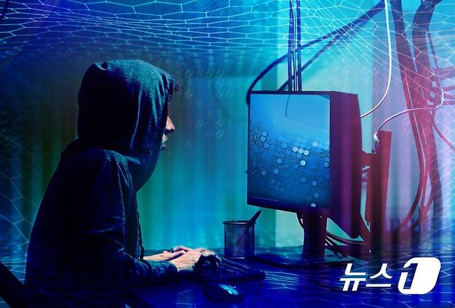 최근 온라인 중고거래 시장에서 한정판 상품, 전자기기, 콘서트 티켓 등 여러 품목을 대상으로 한 직거래사기가 급증하며 피해액이 6년 새 최대치를 기록했다. 건당 수백만원대 피해가 속출하는 '고액화' 경향이 자리잡은 데다, 공인중개사 사칭·문고리 거래 등 신종 수법이 더해지면서 피해자들이 갈수록 대응하기 힘든 상황에 내몰리고 있다는 우려가 잇따른다. 뉴스1