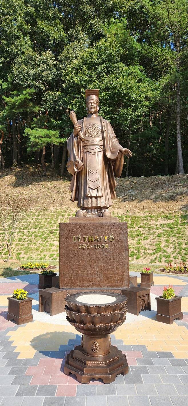 '리 태조' 동상 김장욱 기자