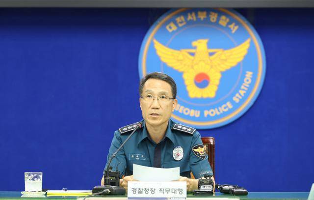 유재성 경찰청장 직무대행이 7월 31일 대전서부경찰서를 방문해 관계성 범죄 대응현황을 청취하고 인사말을 하고 있다. 경찰청 제공