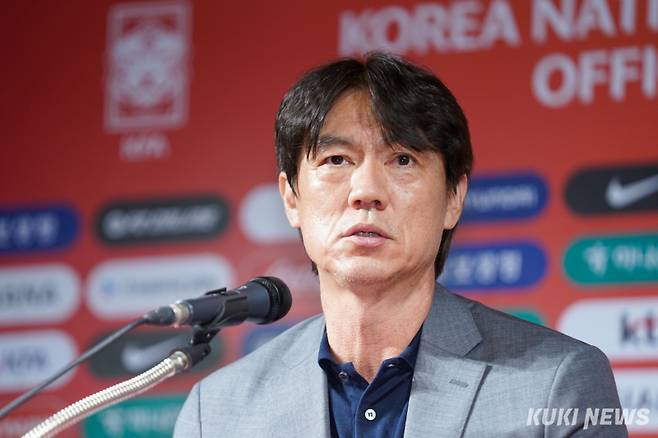 홍명보 축구 국가대표팀 감독이 25일 서울 종로구 축구회관에서 9월 A매치 2연전에 나설 대표팀 명단을 발표하고 있다. 유희태 기자