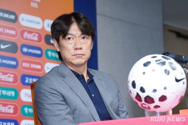 홍명보 축구 국가대표팀 감독이 25일 서울 종로구 축구회관에서 9월 A매치 2연전에 나설 대표팀 명단을 발표하고 있다. 유희태 기자