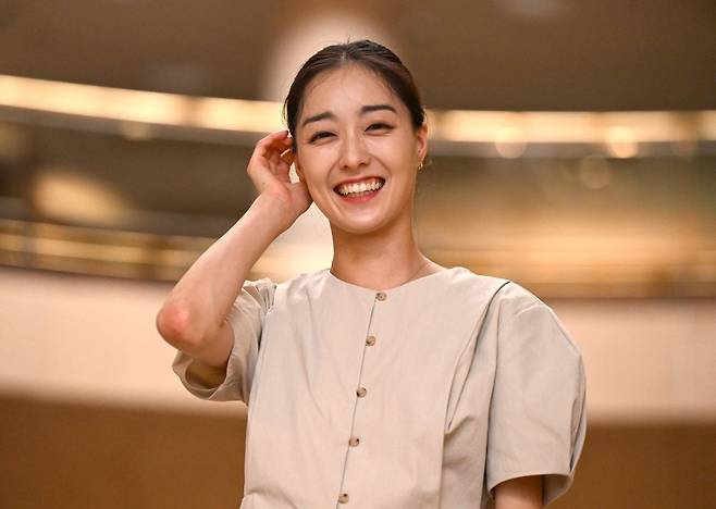 파리오페라발레의 강호현이 2024-2025시즌을 마치고 여름 휴가로 잠시 귀국했가 최근 예술의전당에서 국민일보 인터뷰에 응했다. 강호현은 지난 1월 파리오페라발레에서 차상위 등급인 프리미에르 당쇠즈로 승급했다. 한국인으로는 에투알 박세은에 이어 두 번째 쾌거다.    최현규 기자