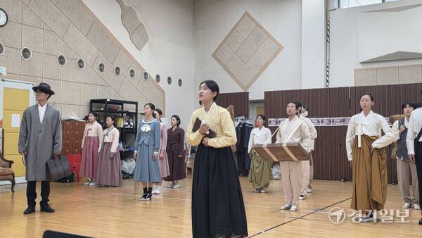 수원시립공연단 광복80주년 뮤지컬 ‘향화’ 공개 시연회 한 장면. 이나경기자