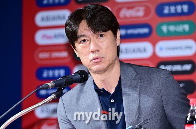 25일 서울 종로구 대한축구협회에서 진행된 9월 A매치 미국·멕시코와의 원정 평가전 2연전 축구 국가대표팀 명단을 발표.홍명보 축구 대표팀 감독이 명단을 발표하고 있다./축구회관=한혁승 기자