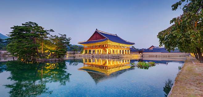 [서울=뉴시스] 2025년 상반기 경복궁 야간관람 현장 (사진=국가유산청 제공) 2025.08.25. photo@newsis.com  *재판매 및 DB 금지